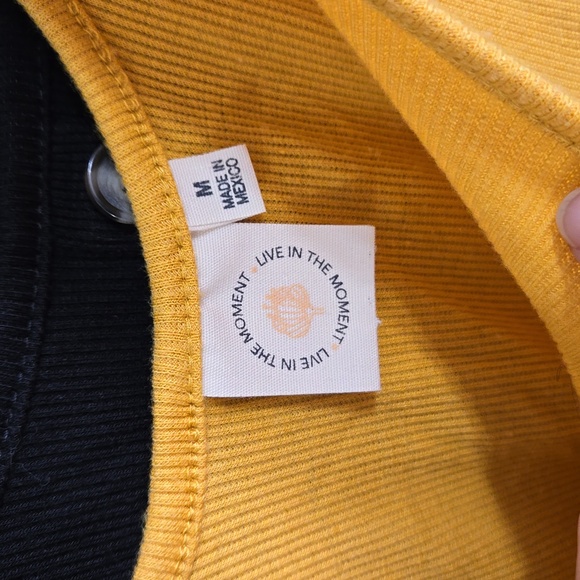 Live in the Moment Crop Tank Tops - Picture 3 of 3